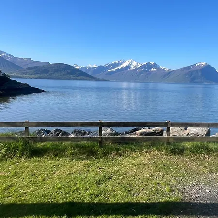 Sokkelleilighet I Enebolig I Alesund Naer Stranden Exterior photo