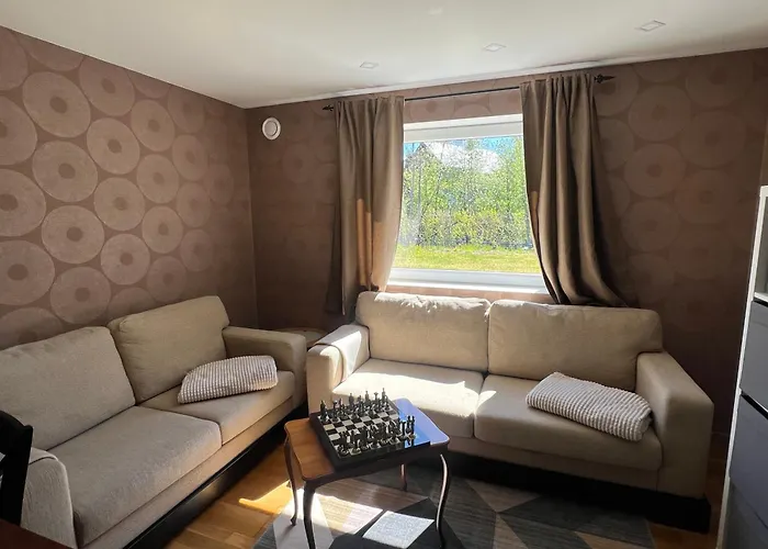 Sokkelleilighet I Enebolig I Alesund Naer Stranden
