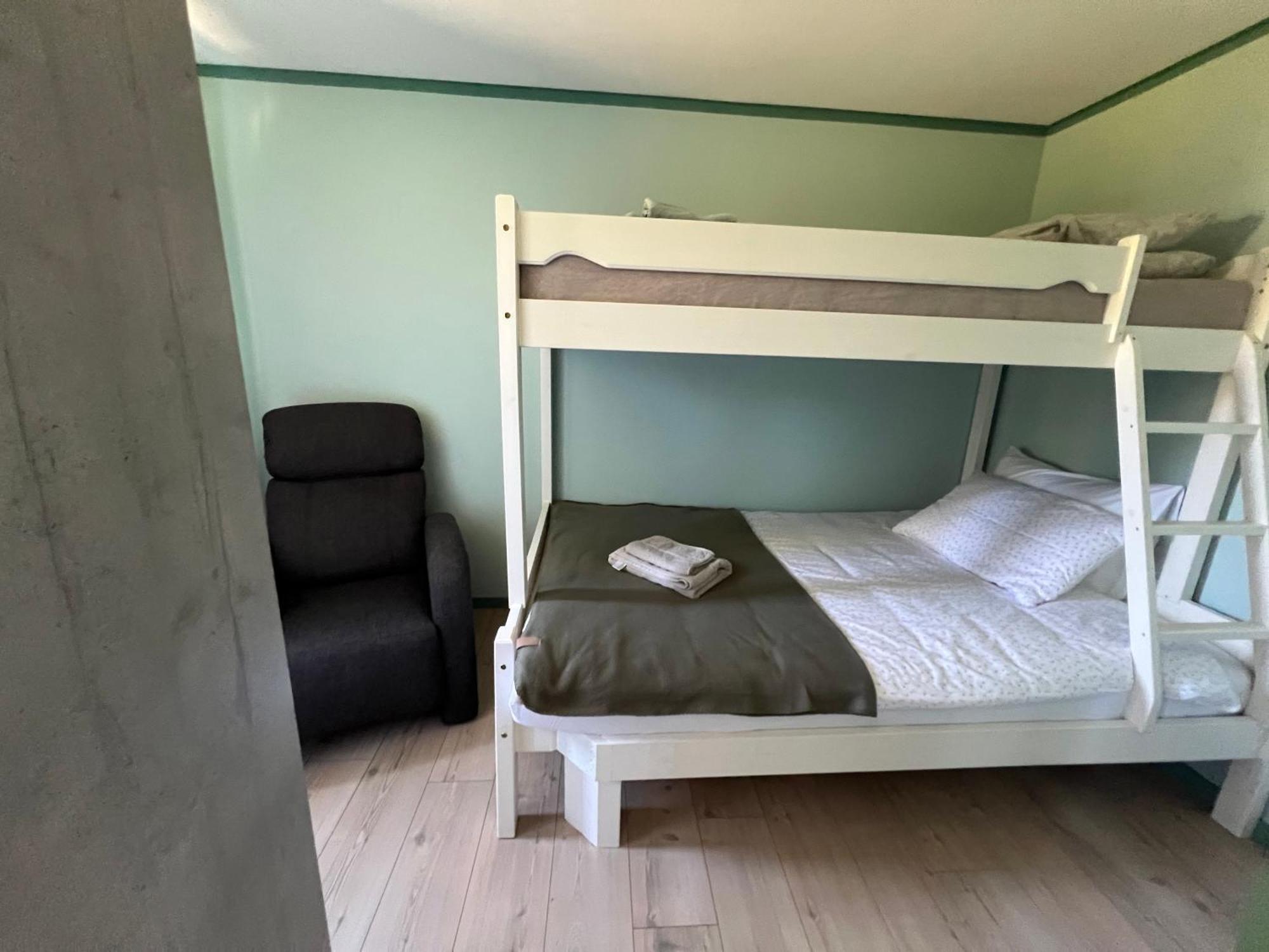 Sokkelleilighet I Enebolig I Naer Stranden * Alesund