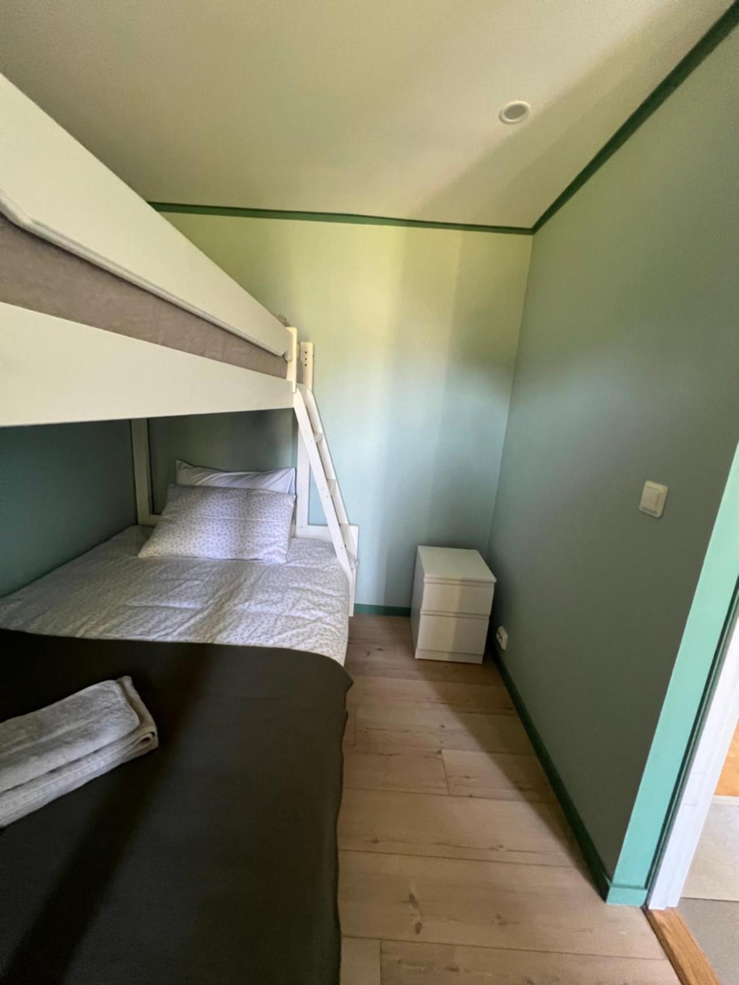 Sokkelleilighet I Enebolig I Naer Stranden *