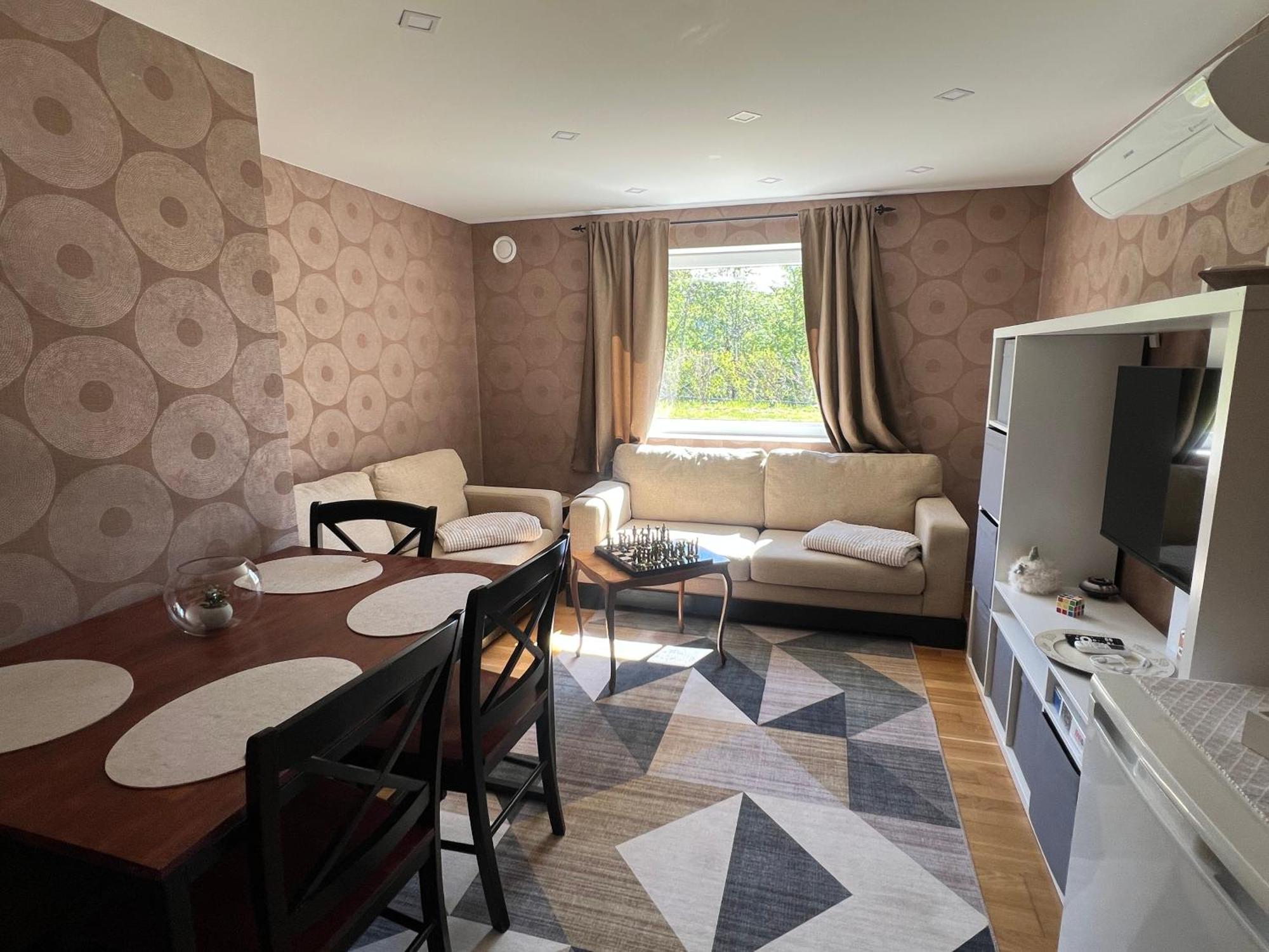 Apartment Sokkelleilighet I Enebolig I Naer Stranden Alesund