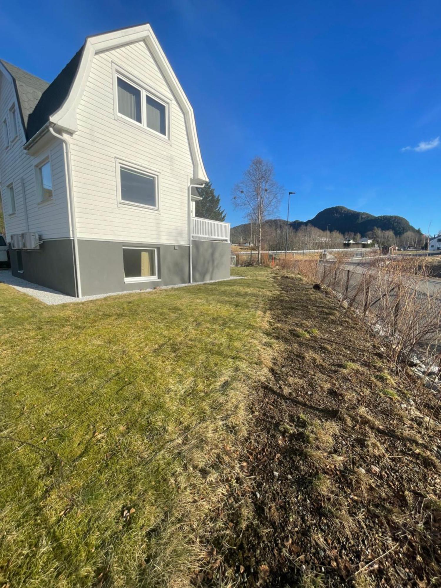 Apartment Sokkelleilighet I Enebolig I Naer Stranden